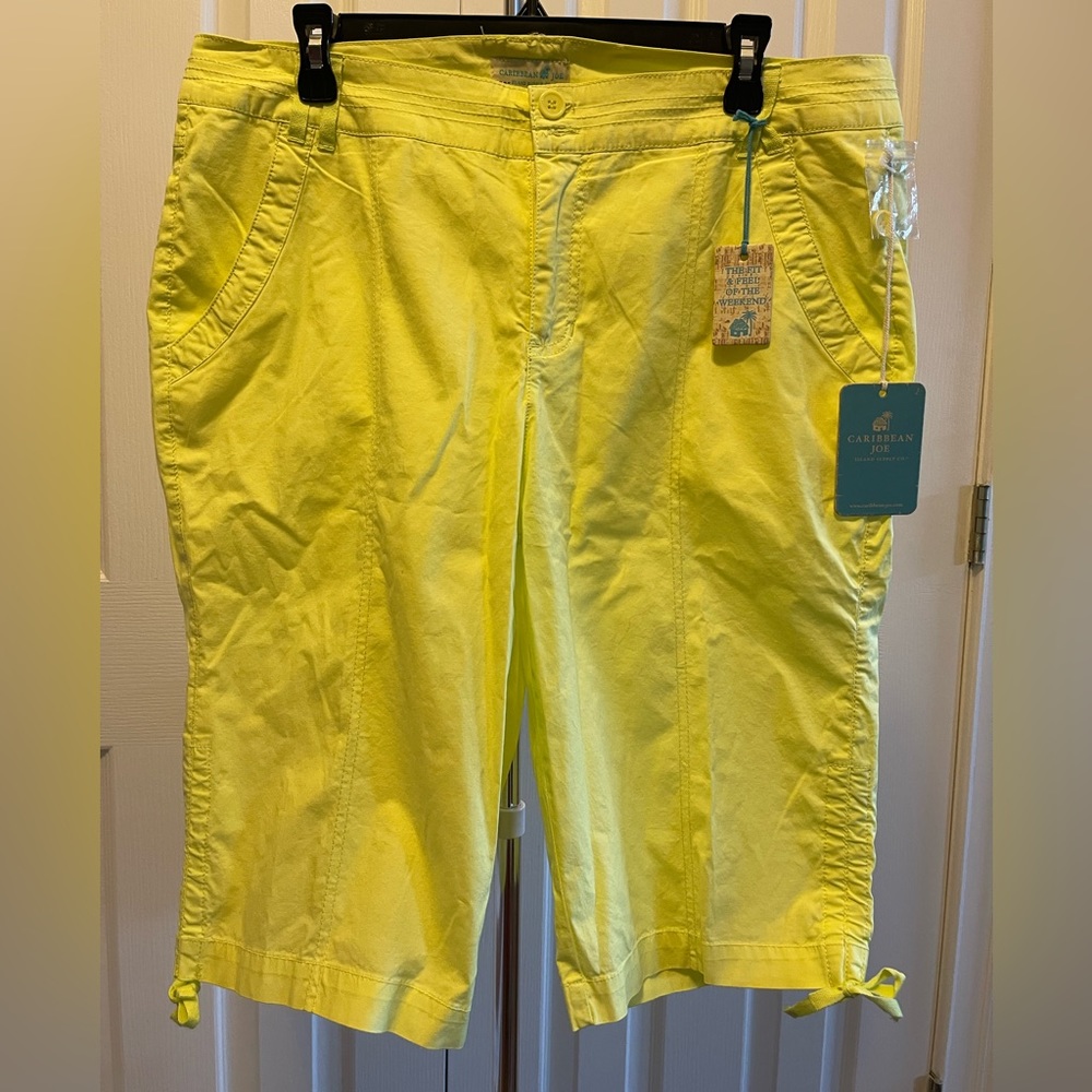 Women’s Caribbean Joe Capris, Size 14, Bright Yellow Color, NWT